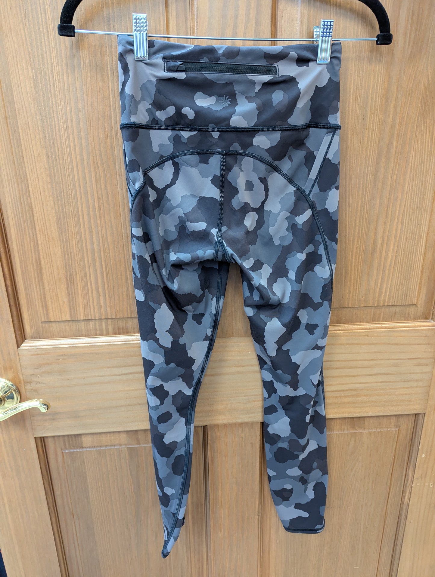 Athleta Ultimate Camo  leggings 7/8 Tight. Size XXS