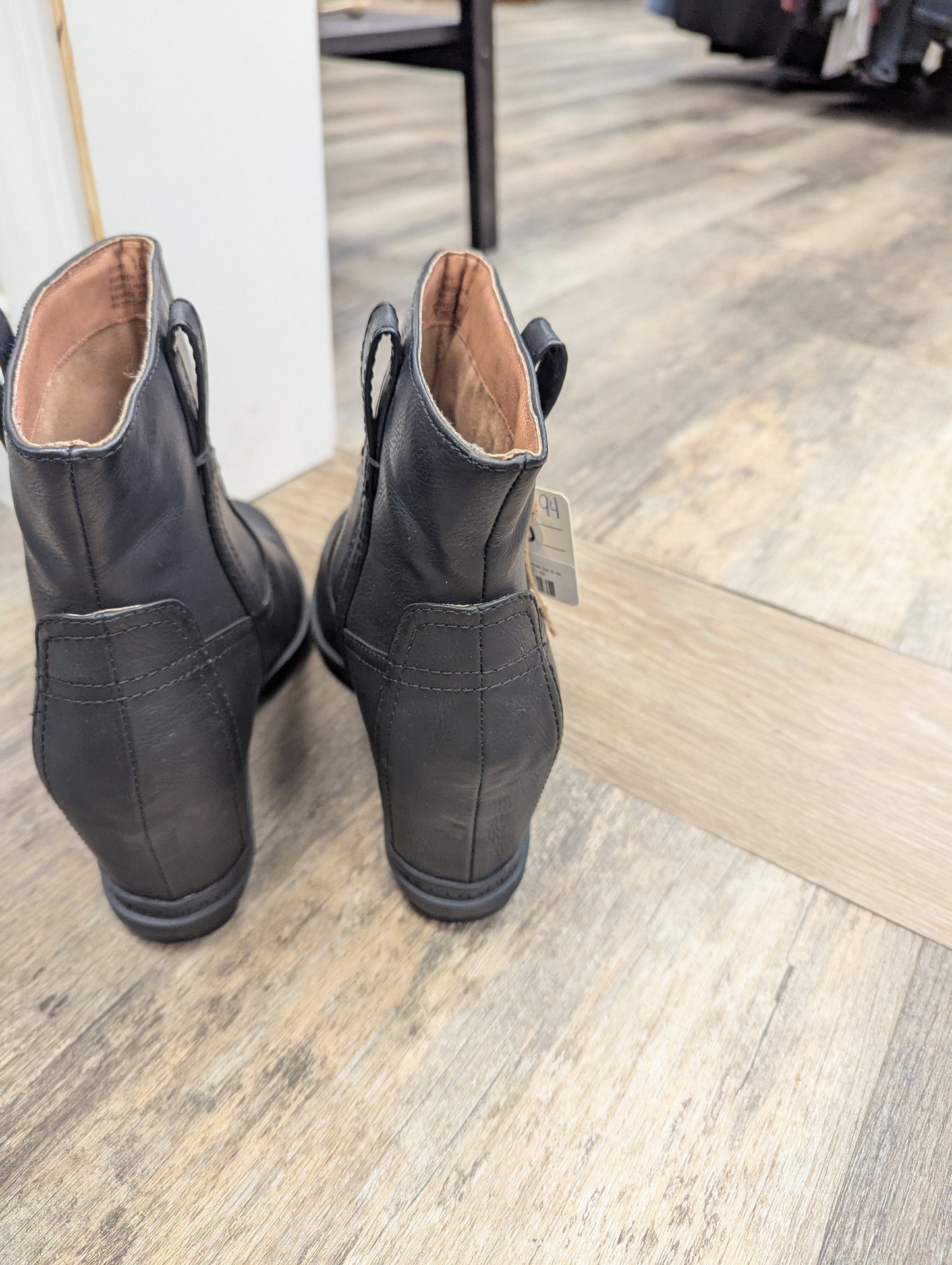 Yellowbox black wedges, size 9. RS 91