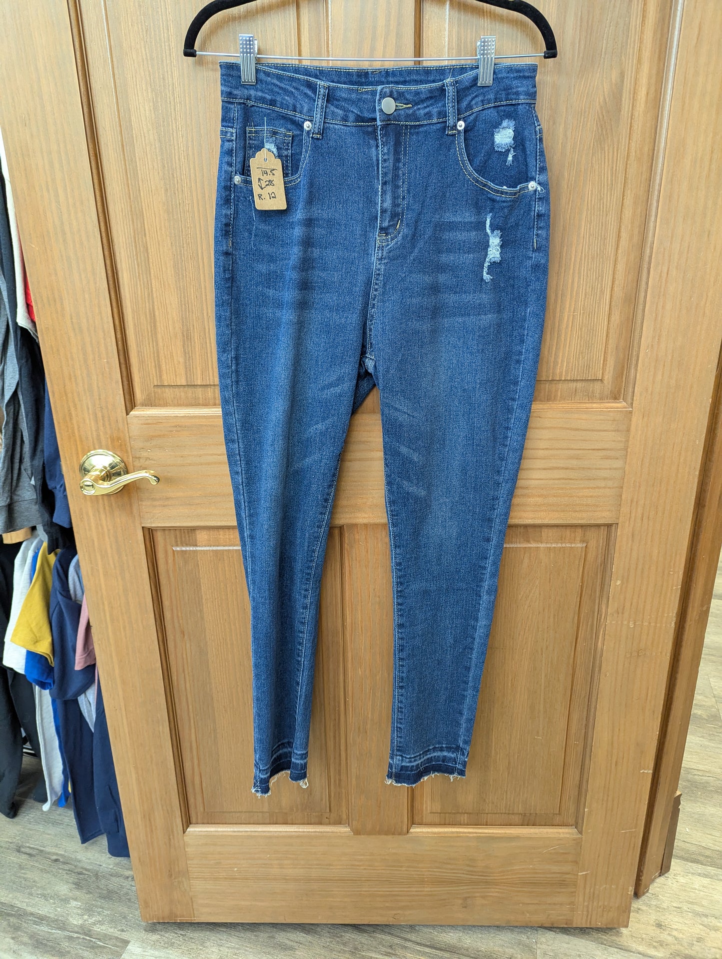 NWTs, Straight leg denim jeans 97% cotton. Size M