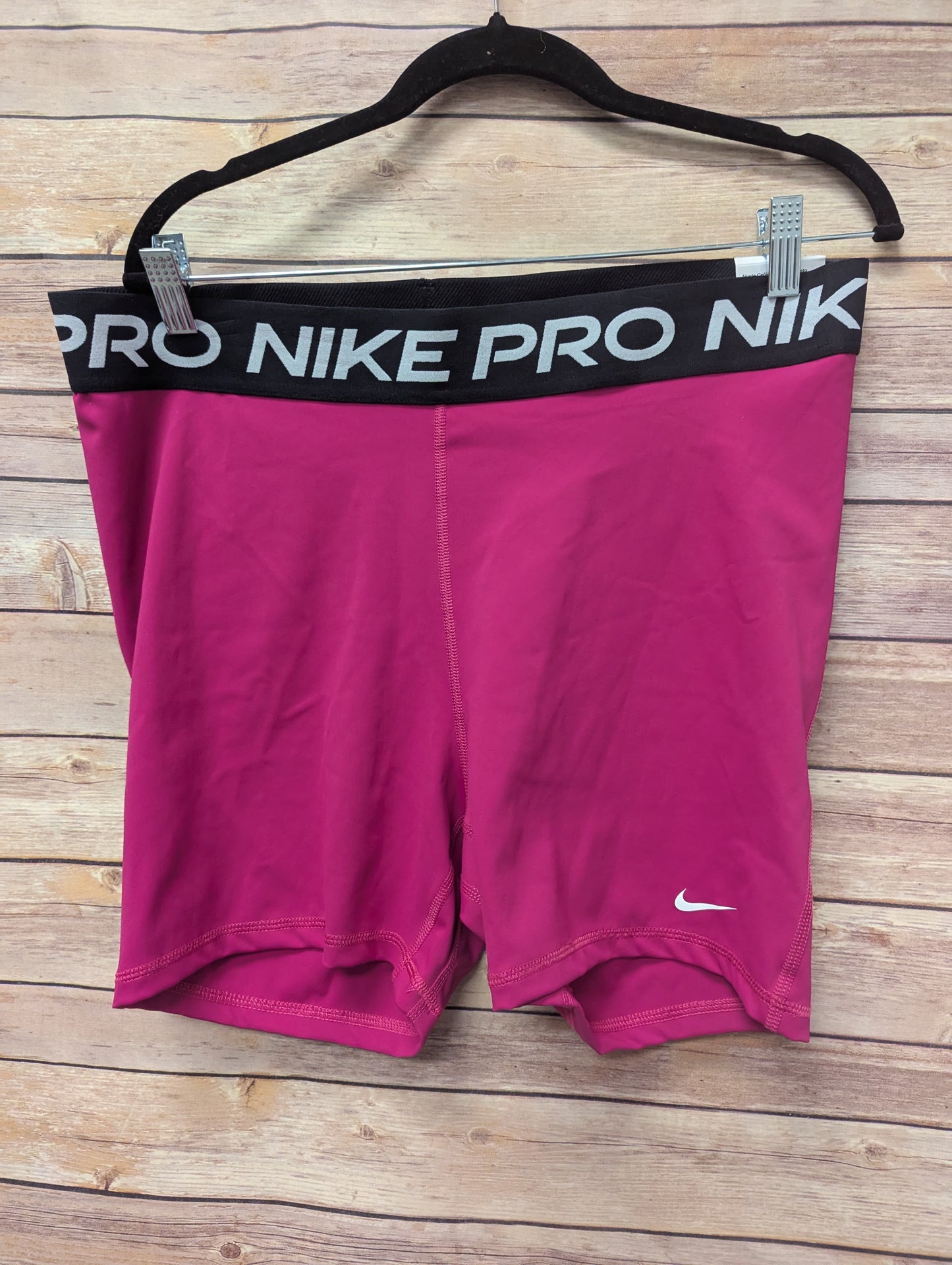 NWTs Nike Pro 365 Women's 5" Shorts, Medium, Fireberry/Black/White. Size XL. RS 97