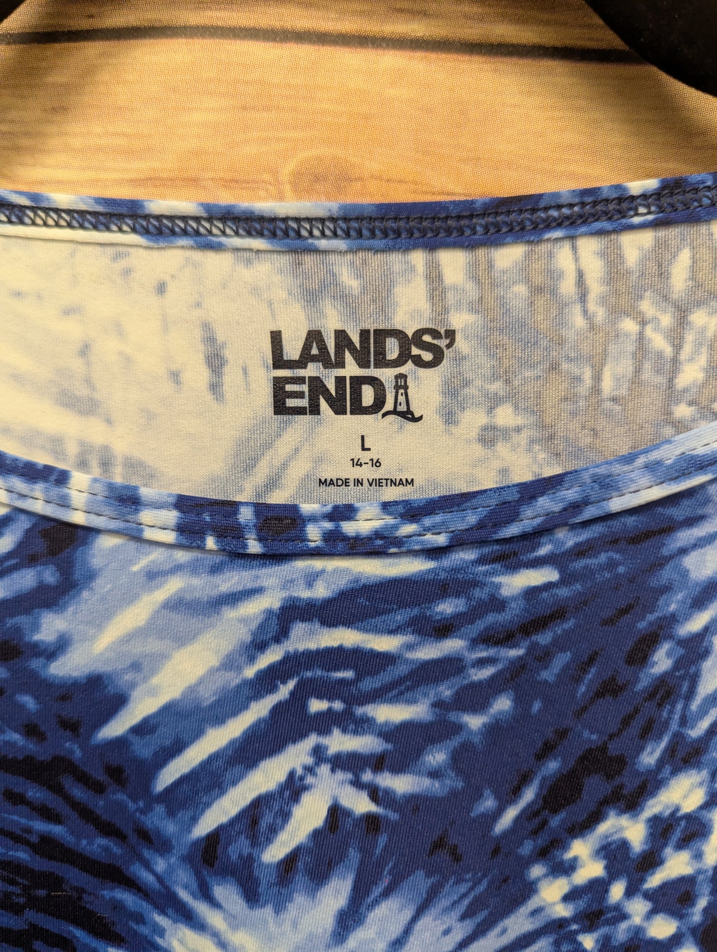 LANDS END NWT Tie Dye Long Sleeve Crew Neck Rash Guard Swim T Shirt Blue Size L. #97