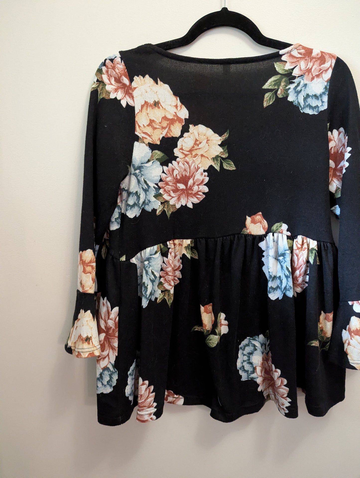 Black floral bell sleeve top. Sz S #44