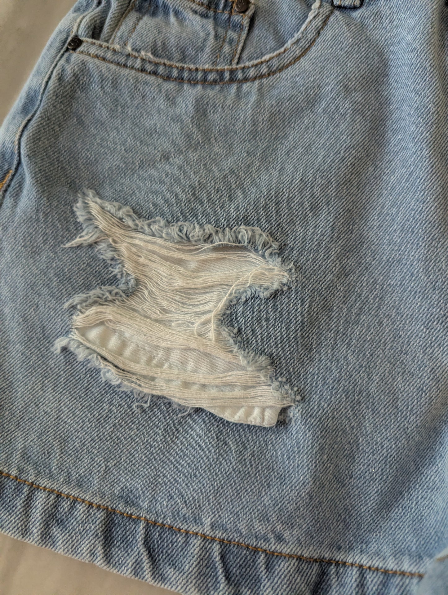 J-MO NWTs Sz 1 High Waist, Light Wash Denim Shorts. #B19
