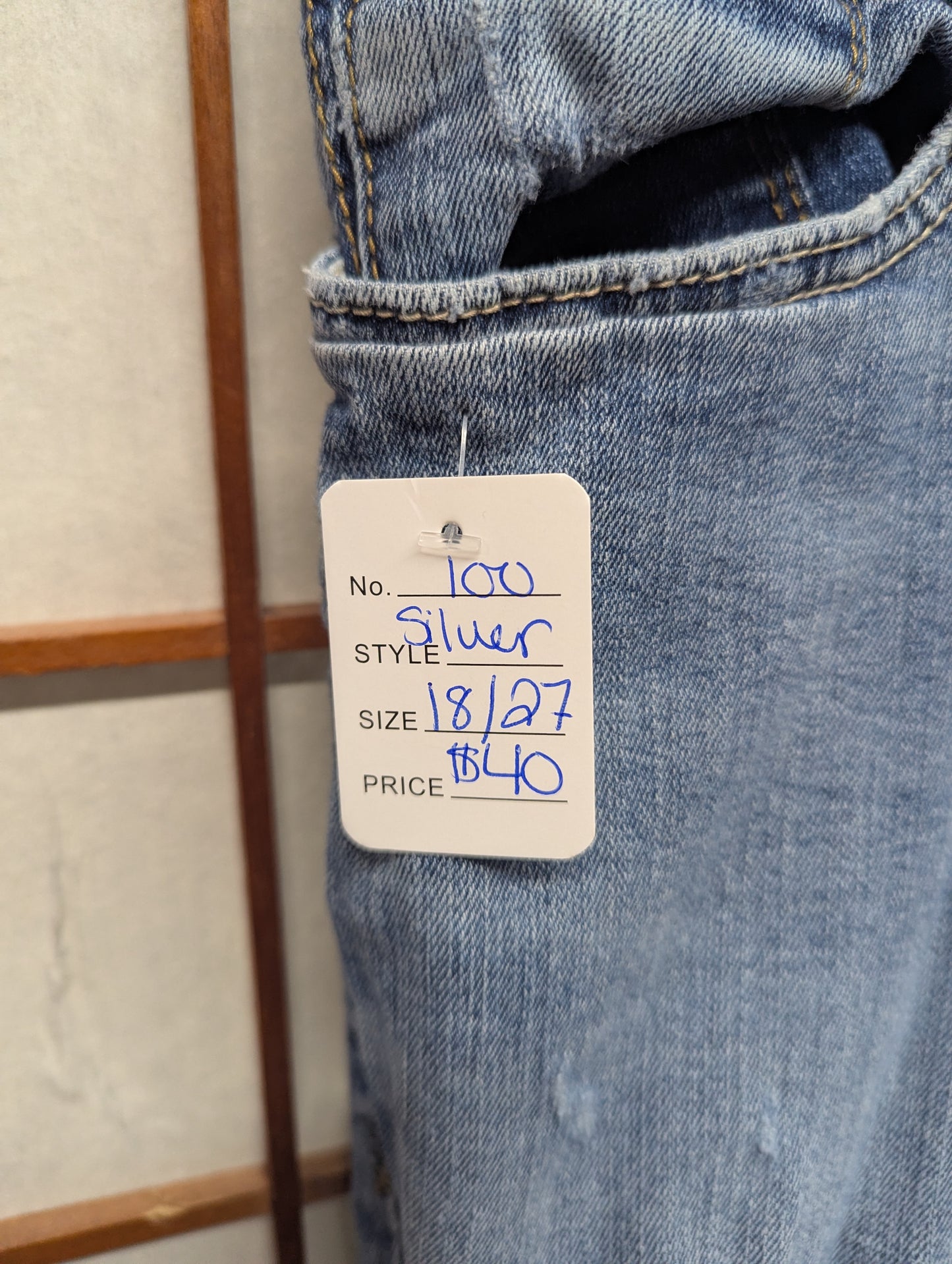 Silver Jeans Co Suki Mid Rise Capri Jeans Size 18/27 Distressed Stretch #A51