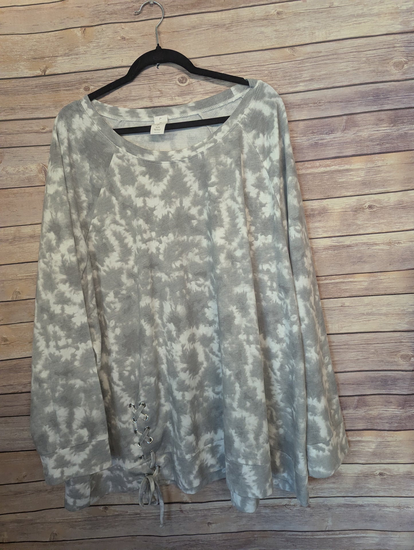 Livi Active Plus Size 26/28 Tie Dye Tunic Top NWT Gray Lace-Up Hem Soft Casual