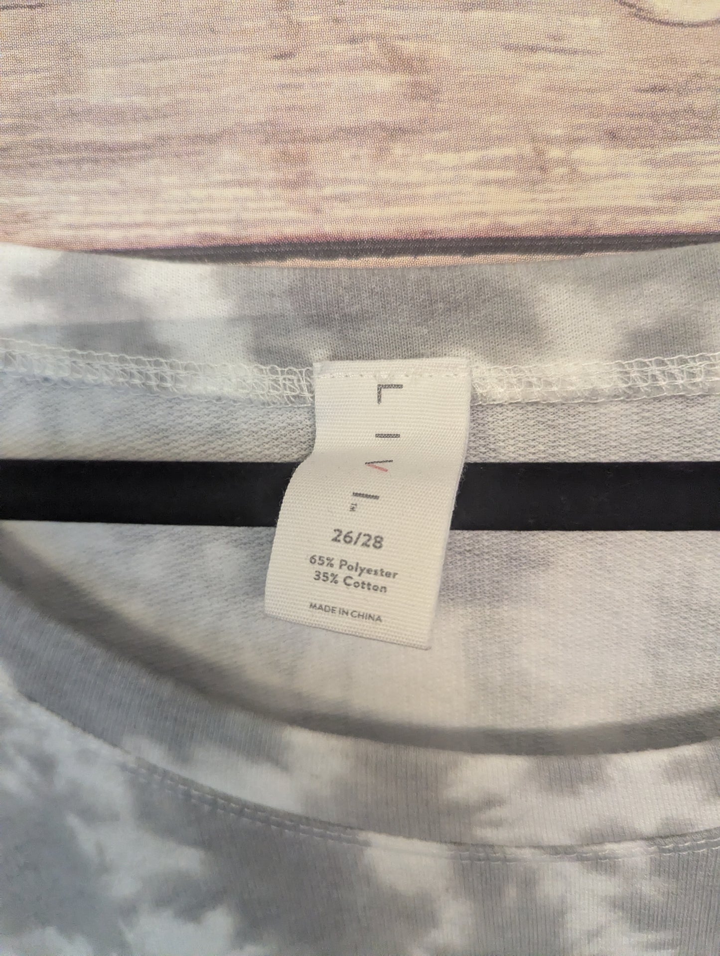 Livi Active Plus Size 26/28 Tie Dye Tunic Top NWT Gray Lace-Up Hem Soft Casual