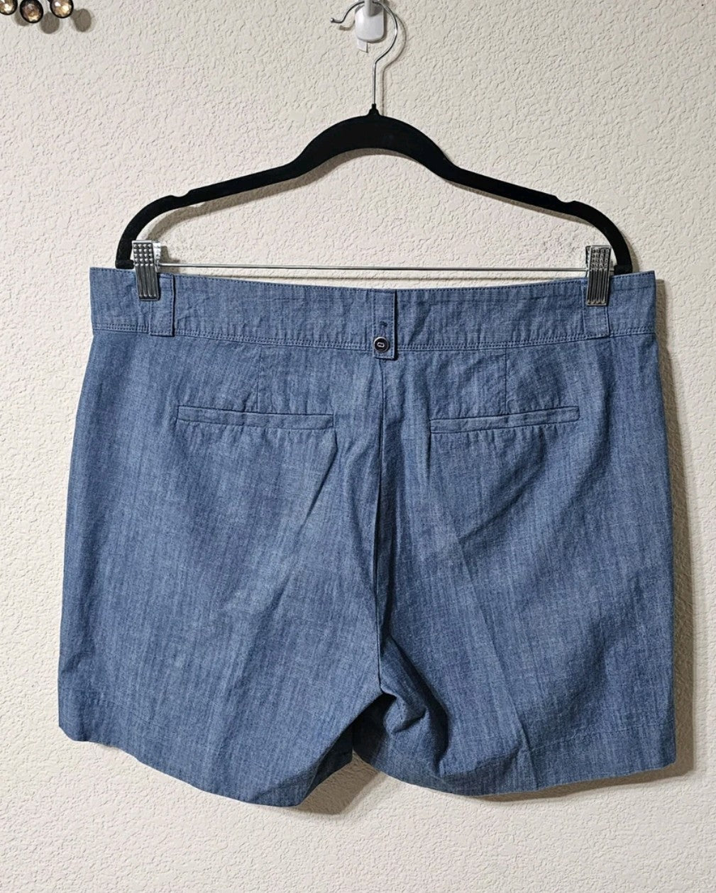 Isaac Mizrahi Shorts, Sz. 12 Chambray Mid Rise 100% Cotton. #B6