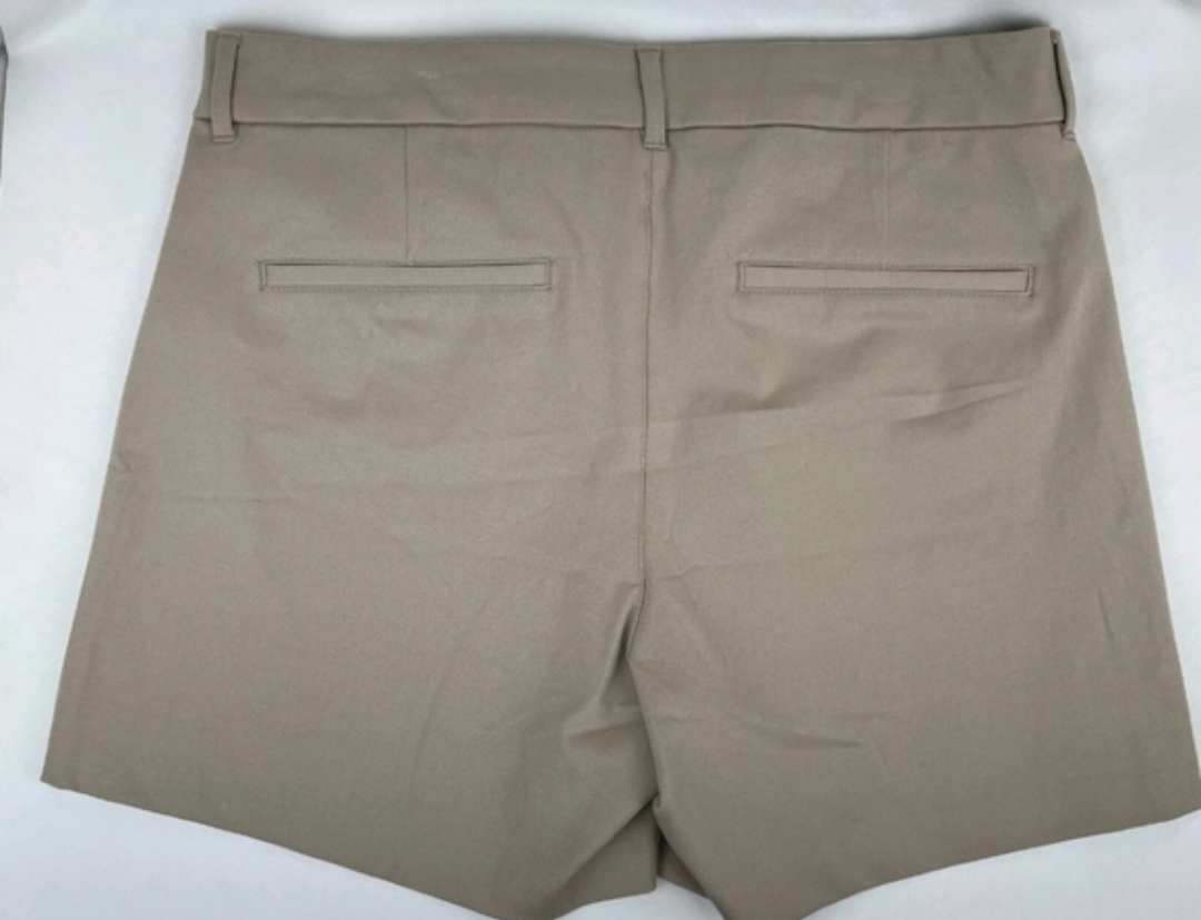 Old Navy High Rise Pixie Secret Smooth Pockets Never Fade Khaki Shorts Size. 12 #B20