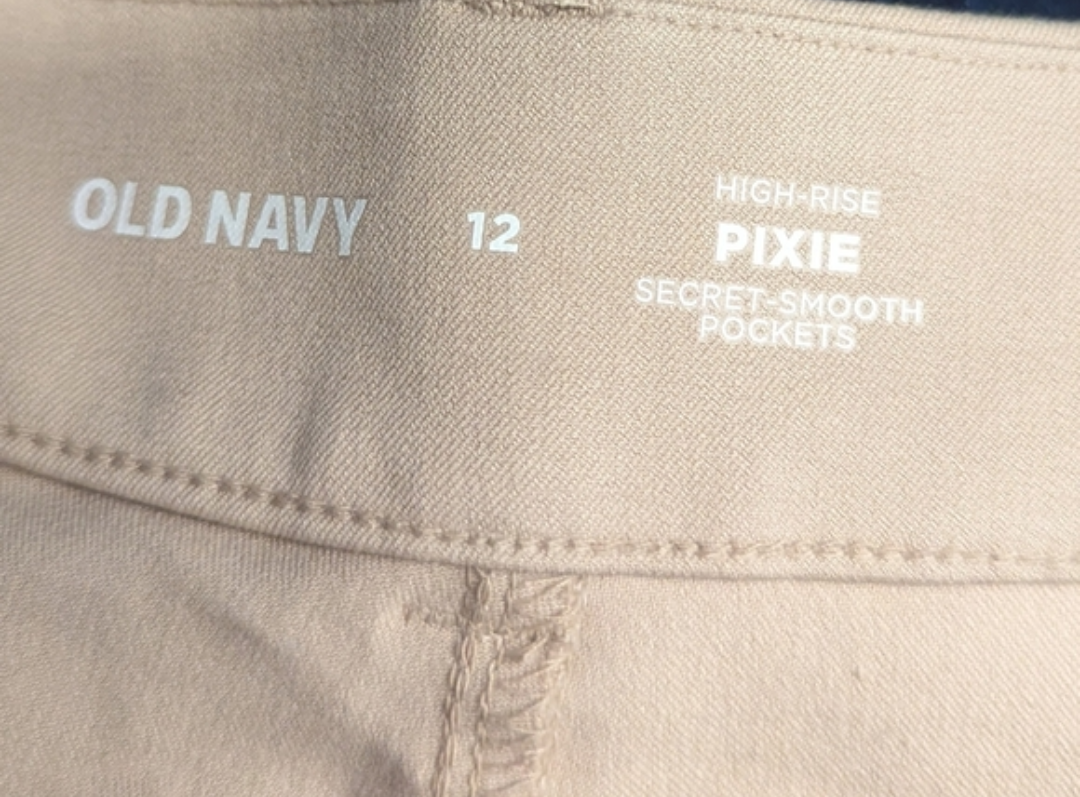 Old Navy High Rise Pixie Secret Smooth Pockets Never Fade Khaki Shorts Size. 12 #B20