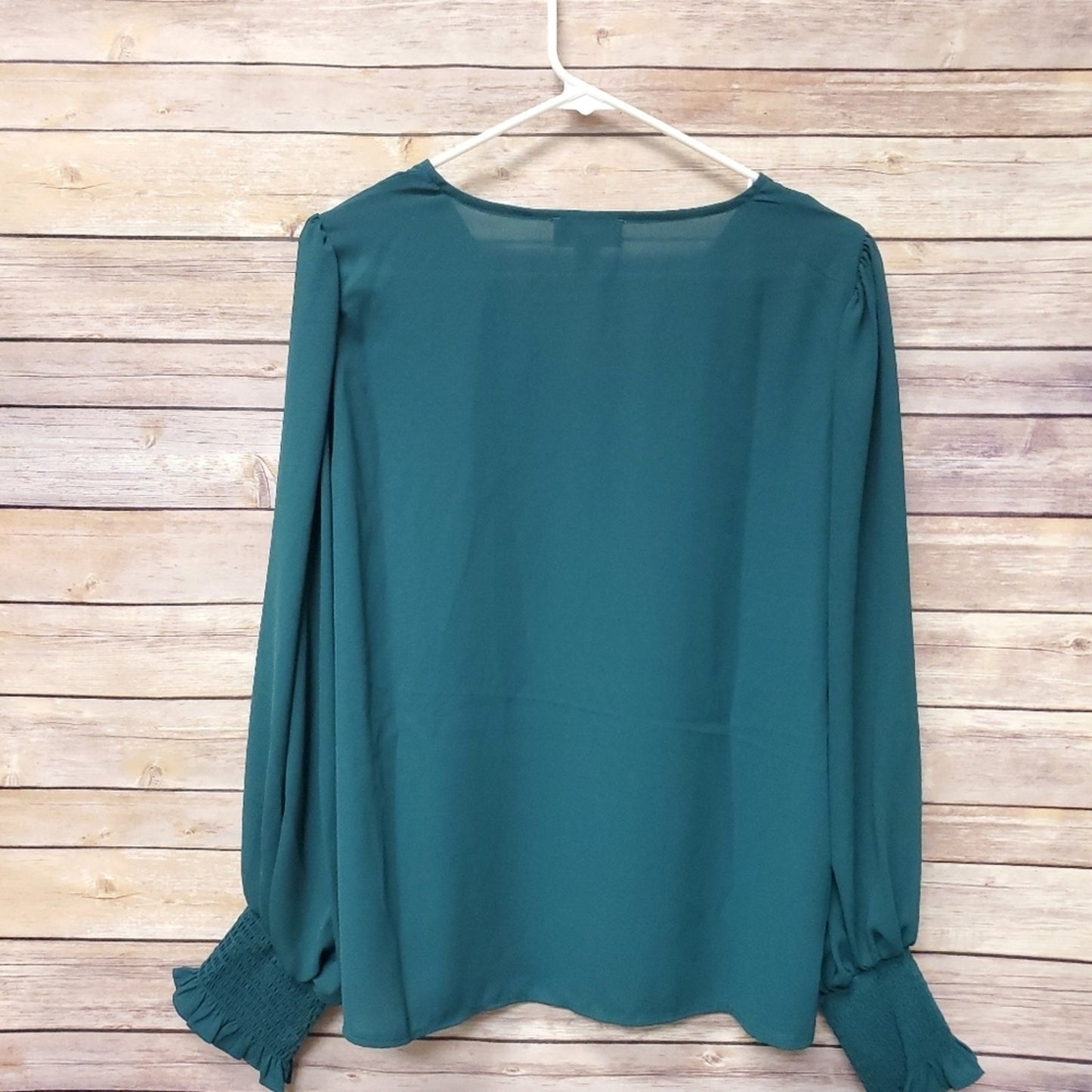 CeCe Emerald Green V-Neck Blouse Women’s Large Long Sleeve Smocked Cuff Top #B71
