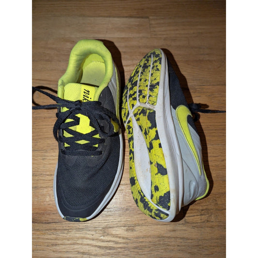 Nike Big Kid Star Runner 3 Shoes Black Green Running Track & Field. Sz 4.5
