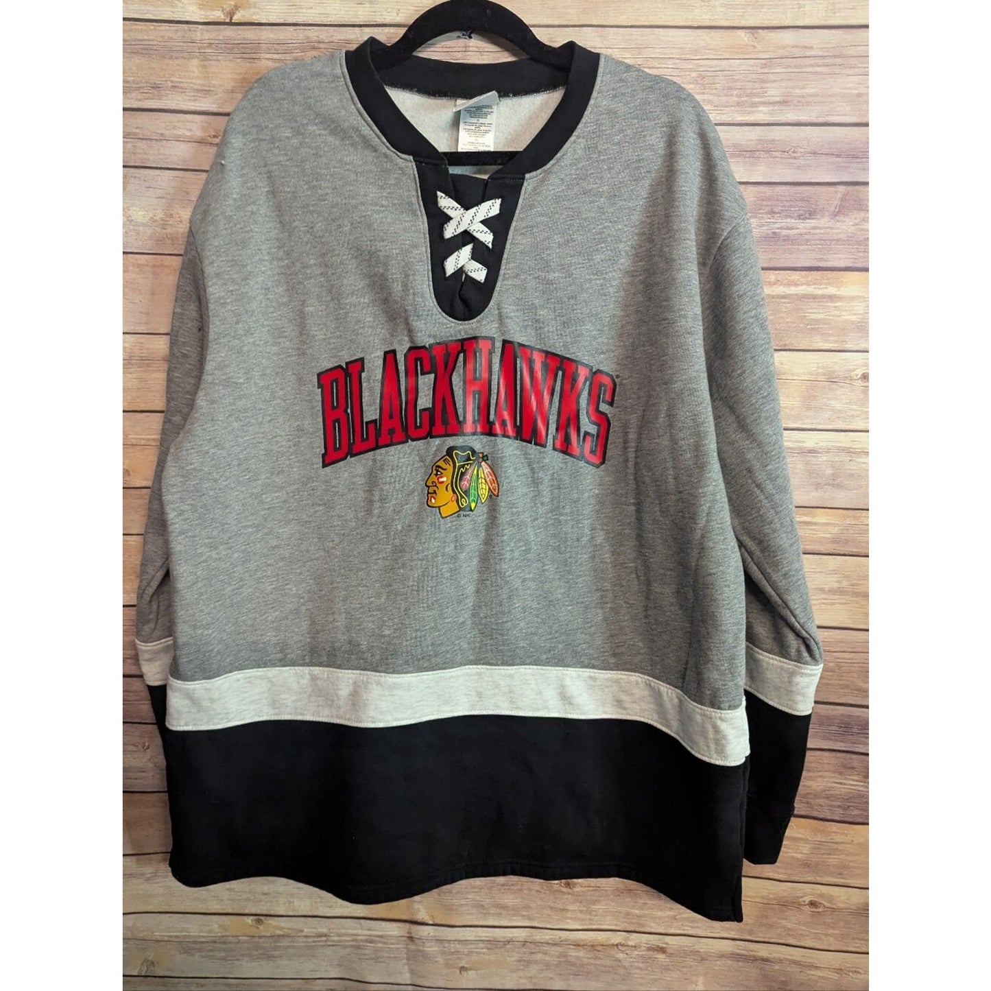 Chicago Blackhawks NHL Lace Up Sweatshirt Women’s XL Gray Black Hockey Pullover