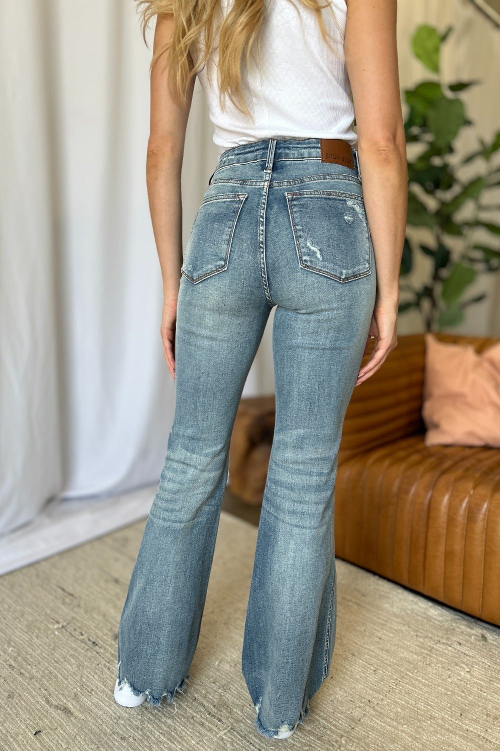 Judy Blue, Medium Rise Tummy Control. Inseam 31.5" - Scarlett's Riverside Boutique 