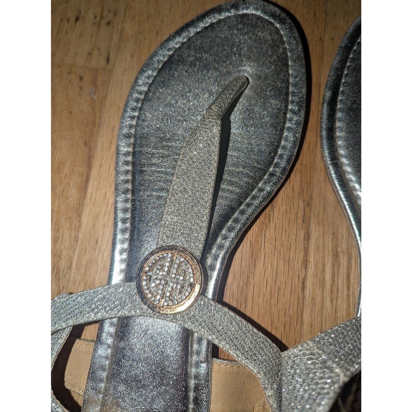 Women’s Size 8 Silver Metallic Rhinestone Thong Sandals Flat Ankle Strap Shoes