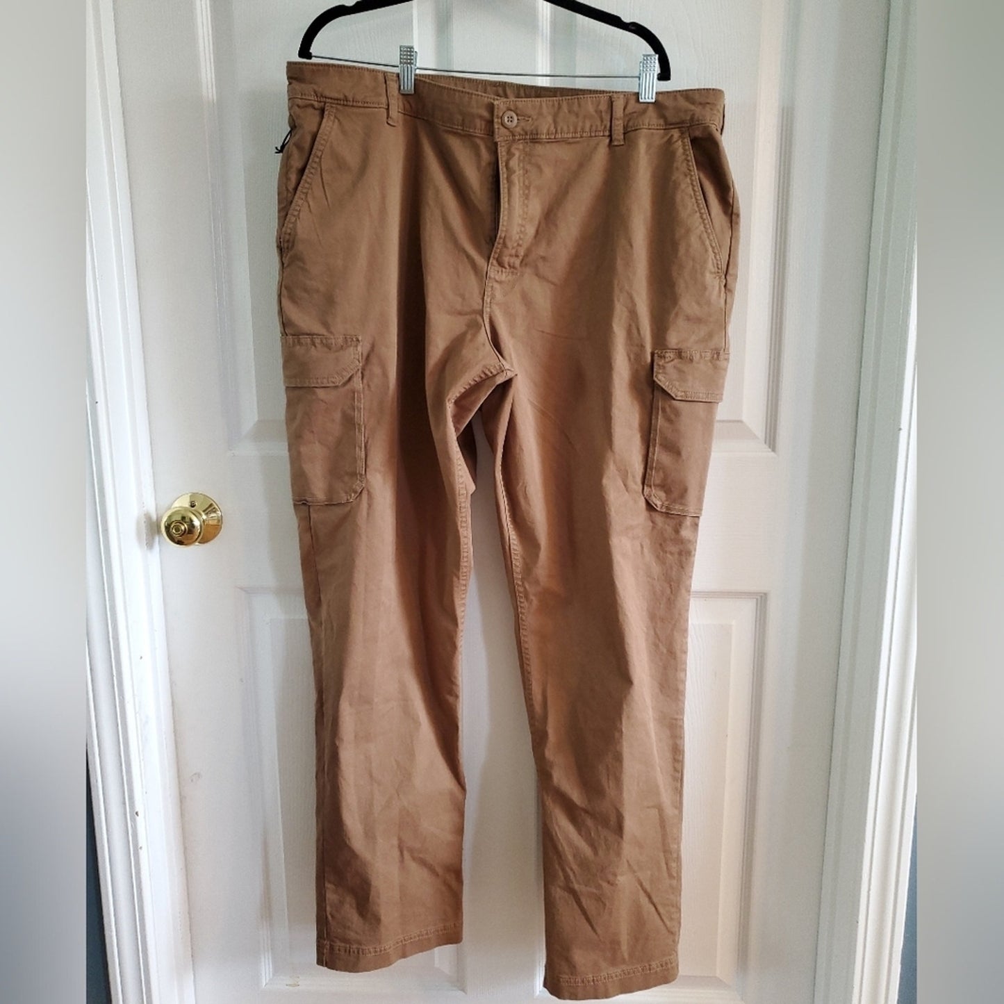 Mens Columbia Cargo Tan Pants. Size 40/32. #68