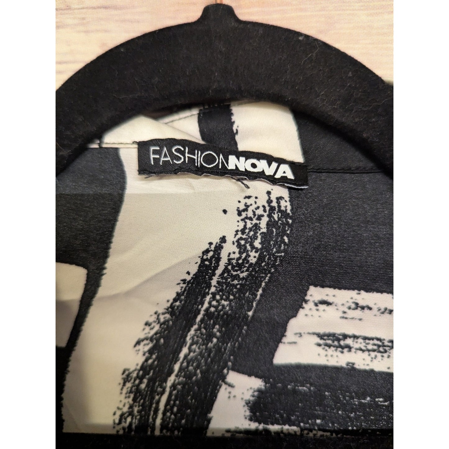 Fashion Nova Women’s XL Black White Abstract Button Front Blouse Geometric Shirt
