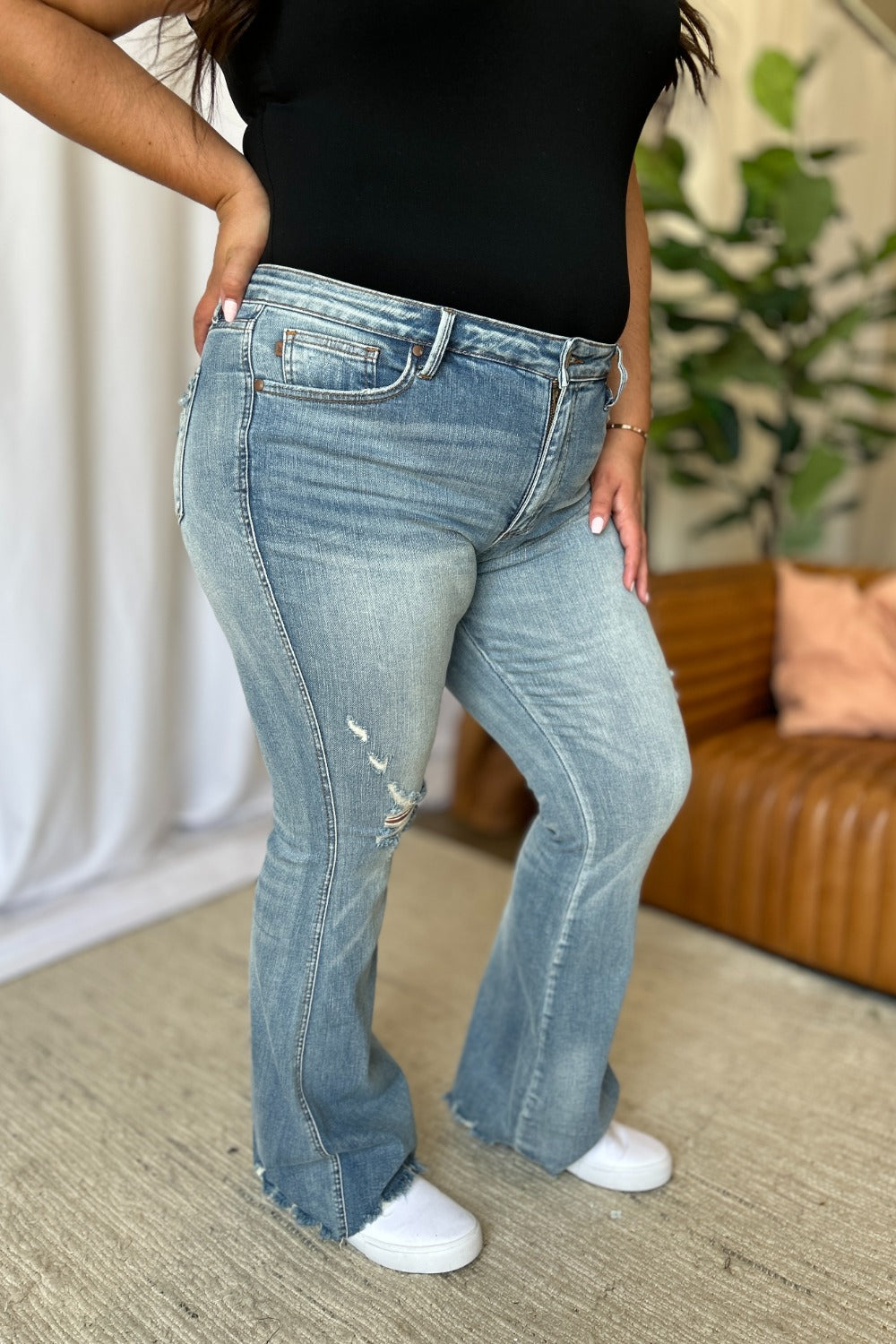 Judy Blue, Medium Rise Tummy Control. Inseam 31.5" - Scarlett's Riverside Boutique 