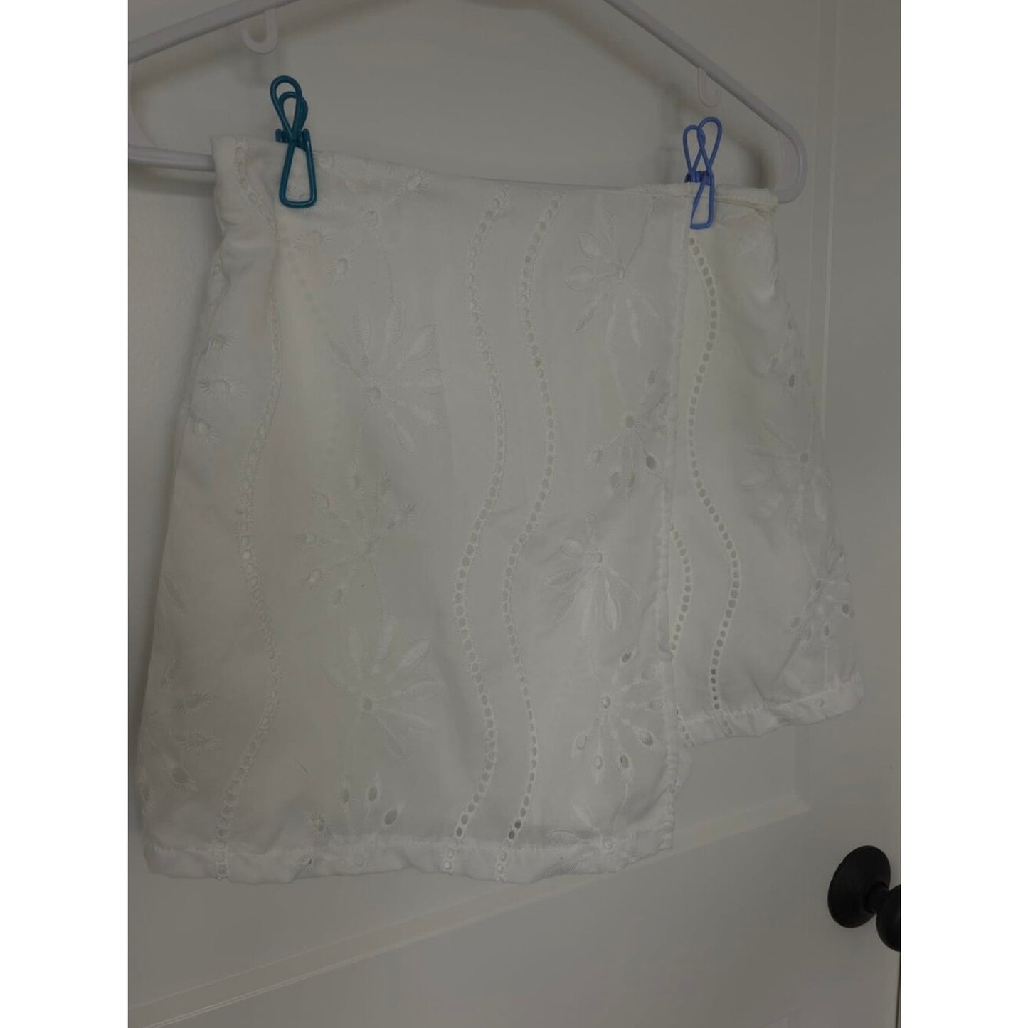 White Eyelet Skort Women’s Small Floral Embroidered Wrap Front Pull On Shorts
