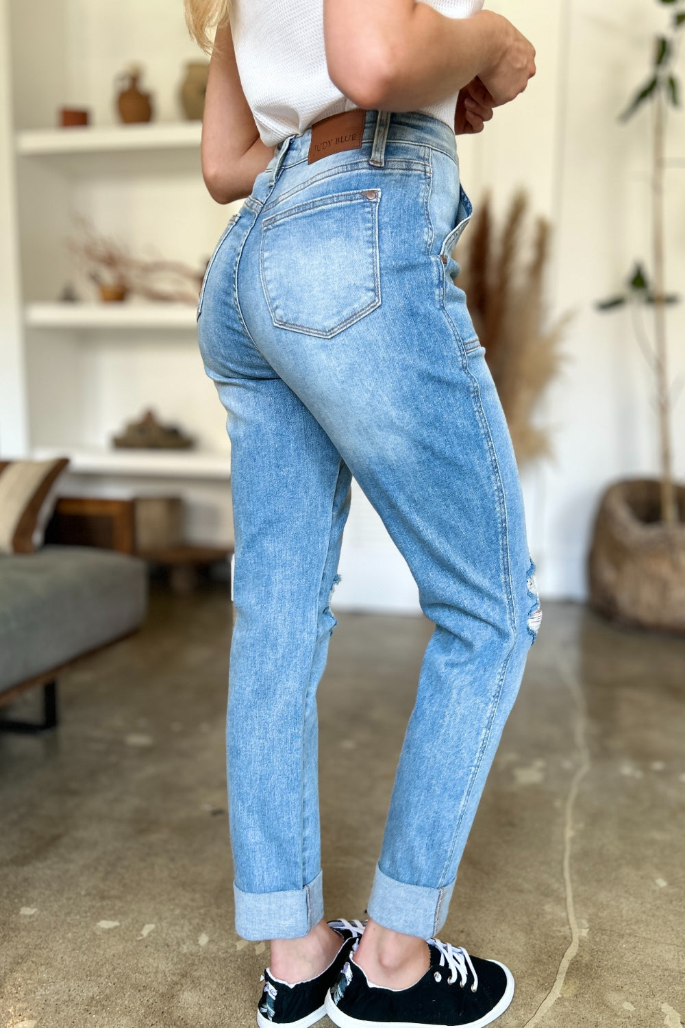 Judy Blue, Distressed Straight Jeans. Inseam 29" - Scarlett's Riverside Boutique 