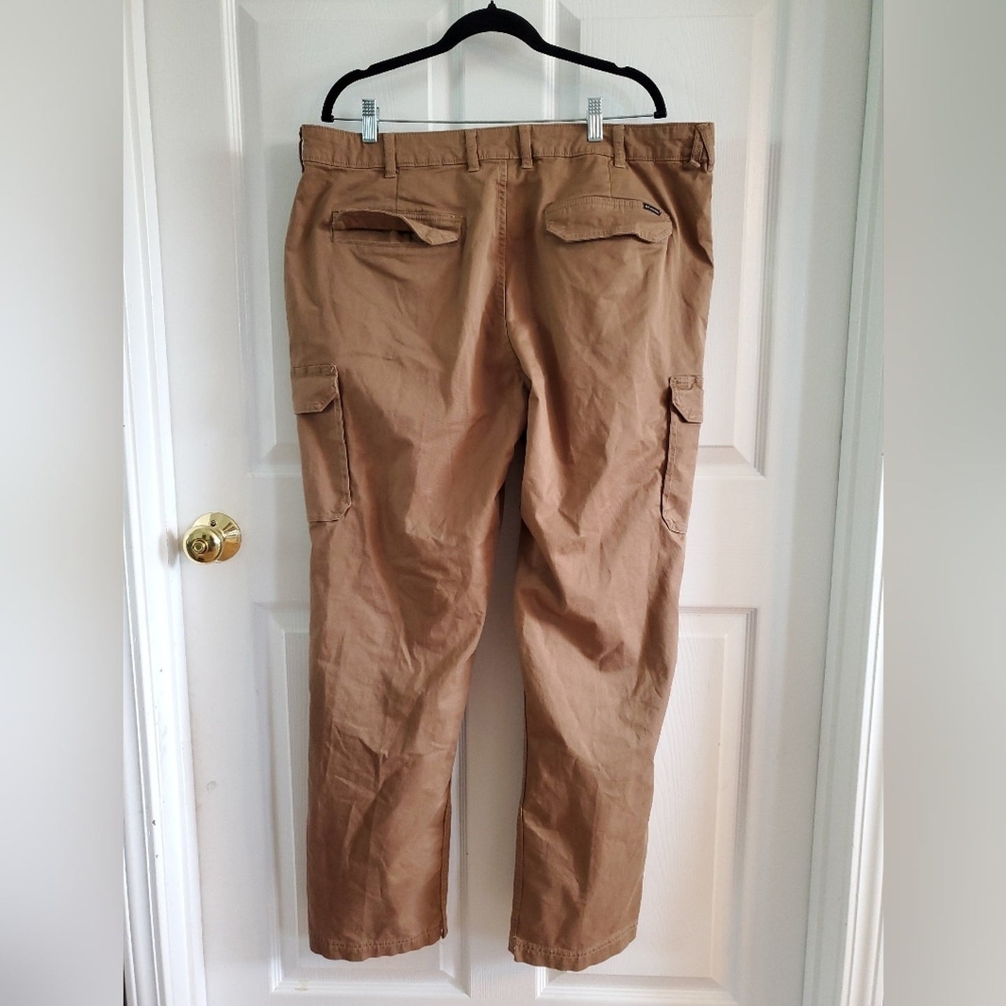 Mens Columbia Cargo Tan Pants. Size 40/32. #68