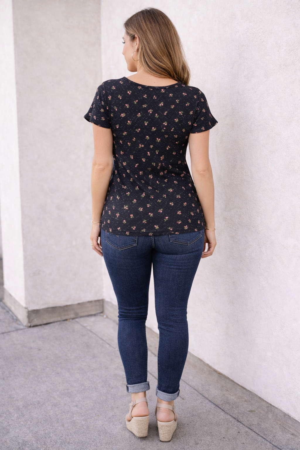 Black Floral Ruched V-Neck Top Size Small | Ribbed Knit Flutter Sleeve Top. Sz S #B14