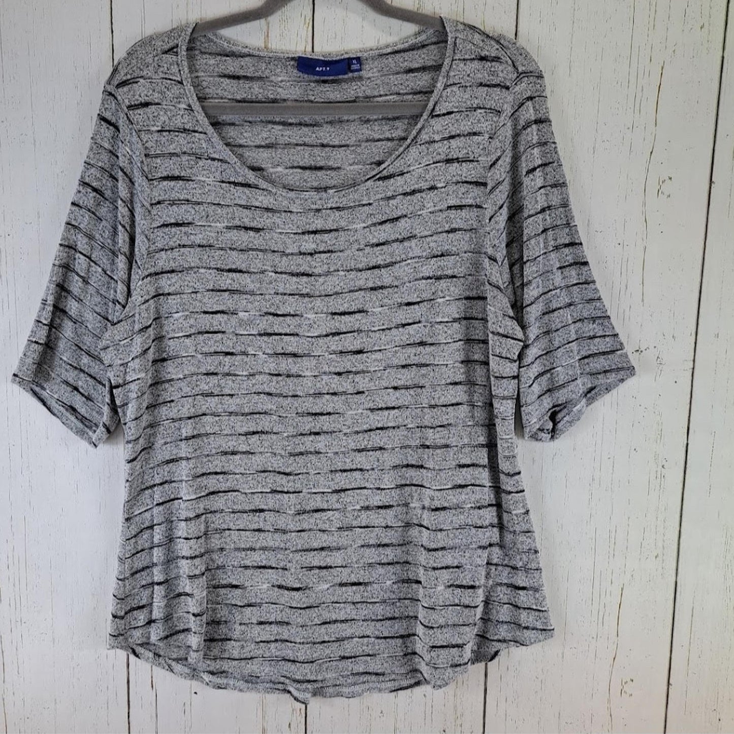 Apt 9 XL Gray & Black Striped Tee – Relaxed Fit Scoop Neck Short Sleeve #B28