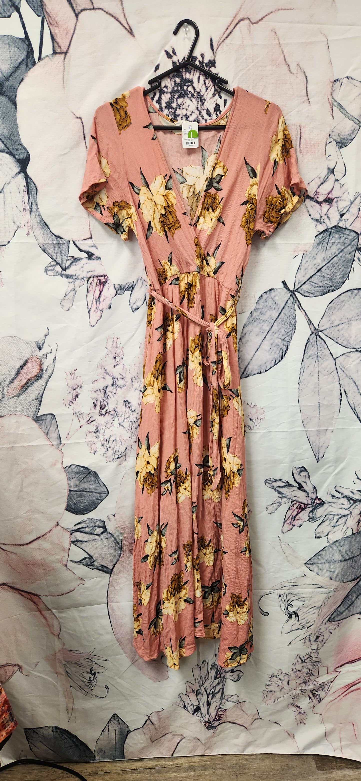 Pink Floral Maxi, size L. RS 29