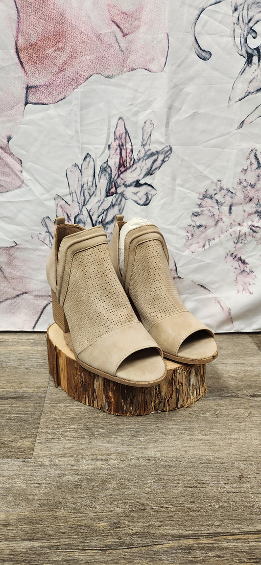 Beige open toe heel - Scarlett's Riverside Boutique 