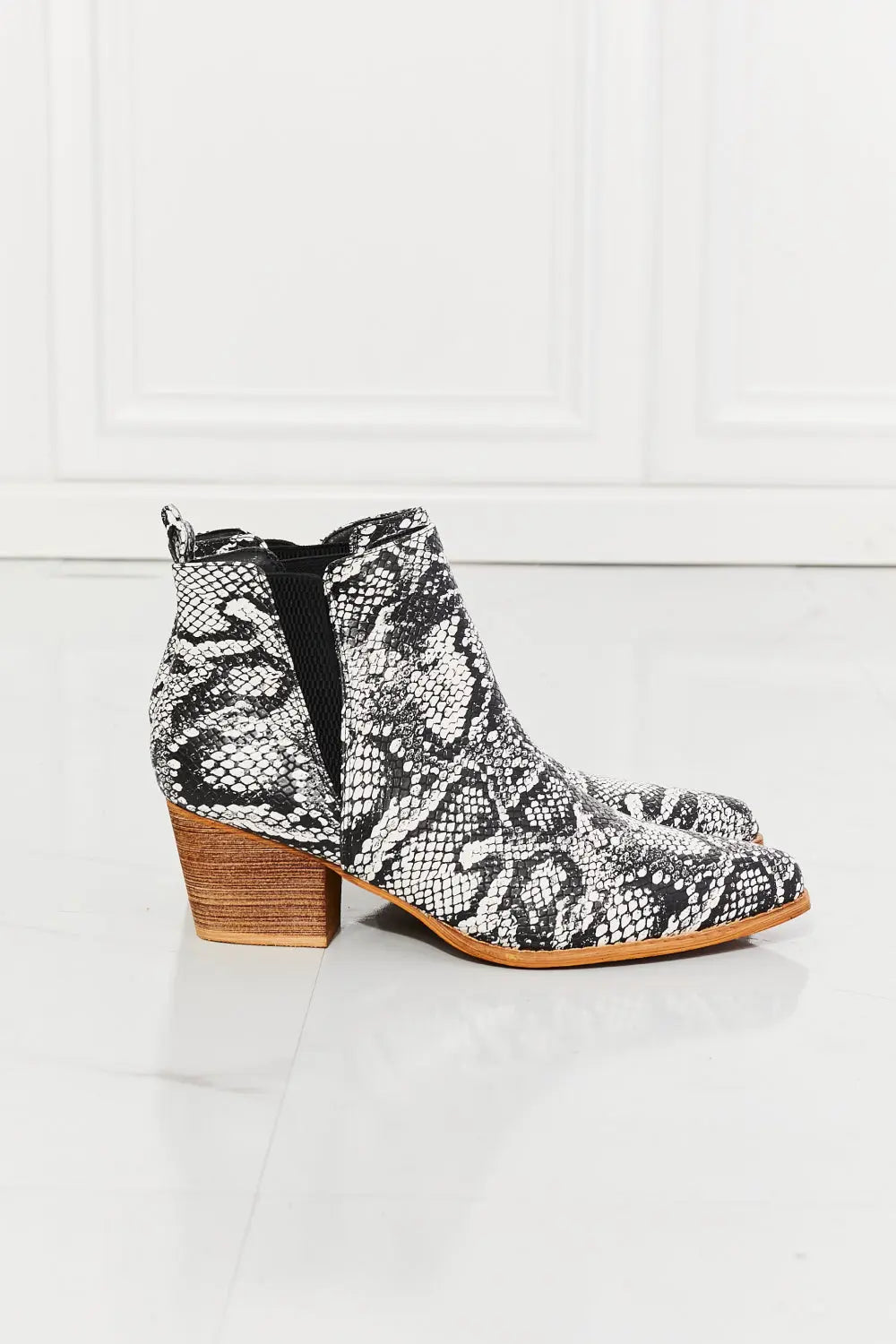 MMShoes Back At It Point Toe Bootie in Snakeskin - Scarlett's Riverside Boutique 